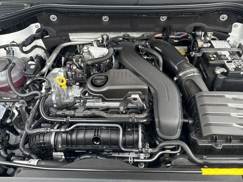 New 2025 Volkswagen Taos SE image 17