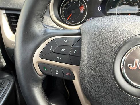 Used 2016 Jeep Cherokee Limited AWD/4WD image 24