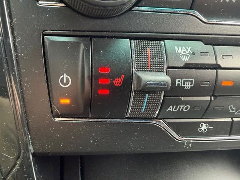 Used 2017 Ford Explorer XLT w/ XLT Appearance Package image 29