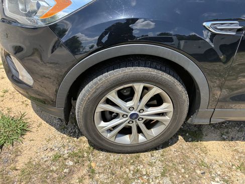 Used 2017 Ford Escape SE w/ Equipment Group 201A AWD/4WD image 5