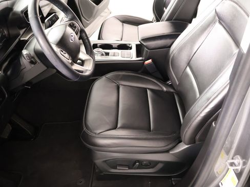 Used 2023 Ford Explorer XLT w/ Equipment Group 202A RWD image 12