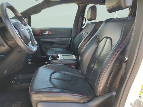 Certified 2020 Chrysler Pacifica Limited image 31