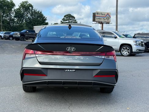 Used 2025 Hyundai Elantra Sport FWD image 6