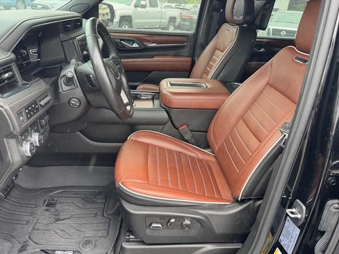 Used 2023 GMC Yukon XL Denali Ultimate w/ LPO, Floor Liner Package AWD/4WD image 13