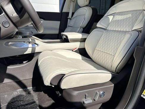 New 2026 Lincoln Nautilus Black Label w/ Jet Appearance Package AWD/4WD image 17