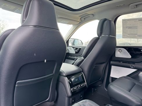 New 2026 Lincoln Aviator Reserve image 19