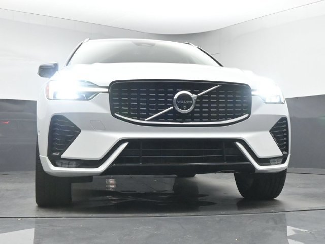 Used 2024 Volvo XC60 B5 Plus AWD/4WD image 11