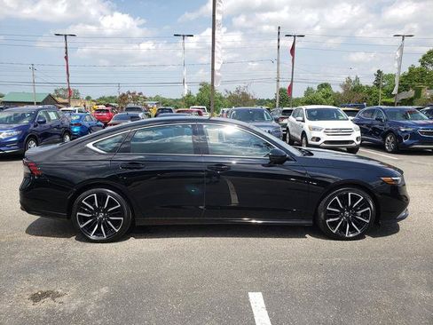 Used 2024 Honda Accord Touring image 2