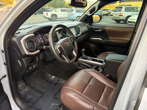 Used 2019 Toyota Tacoma Limited AWD/4WD image 9
