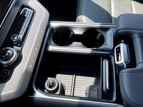 New 2026 Ford Expedition Active RWD image 8