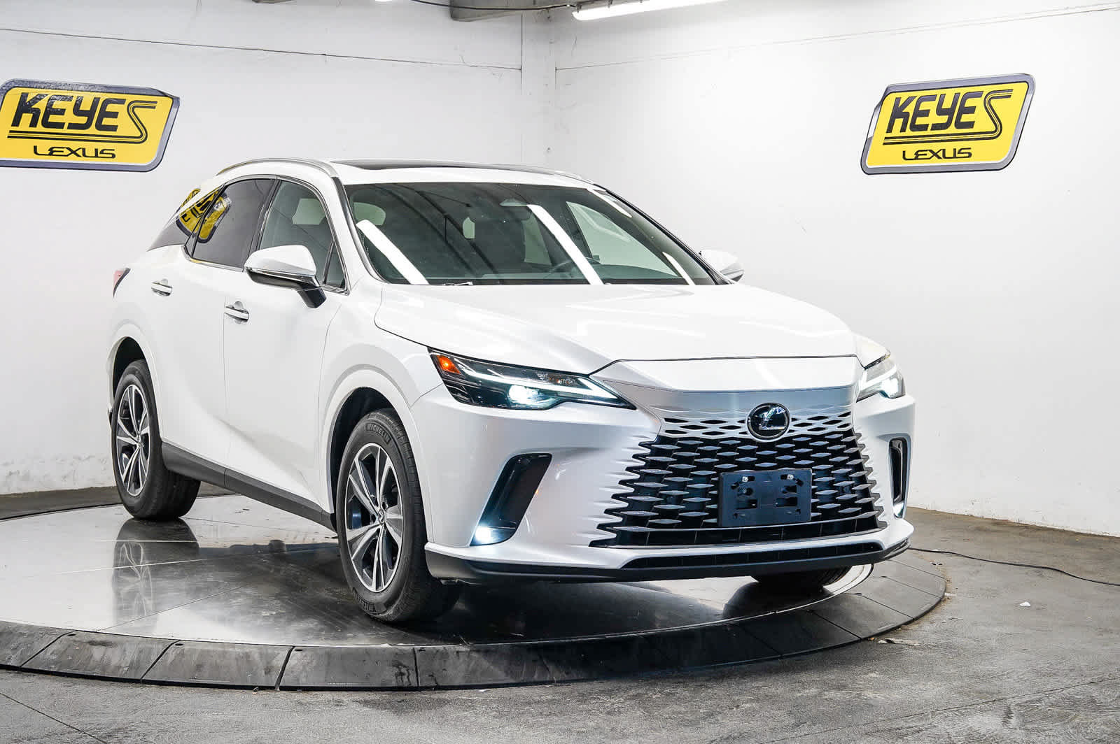 Used 2024 Lexus RX 350 FWD w/ Technology Package image 5
