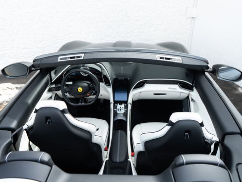Used 2025 Ferrari Roma Spider image 17