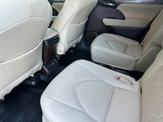 Used 2022 Toyota Highlander Platinum AWD/4WD image 13