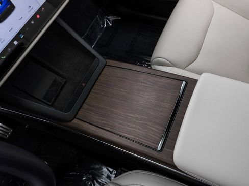 Used 2022 Tesla Model X image 30