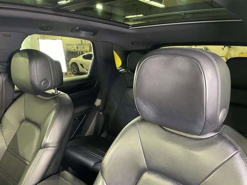Used 2019 Porsche Cayenne AWD/4WD image 18