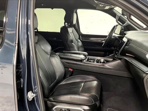 Used 2023 Jeep Wagoneer 4WD w/ Convenience Group I image 10