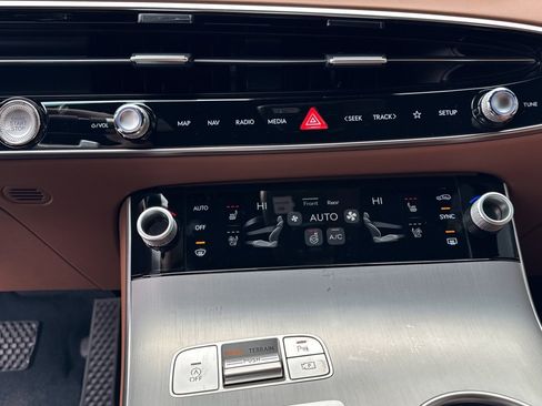 New 2026 Genesis GV70 2.5T Advanced image 9