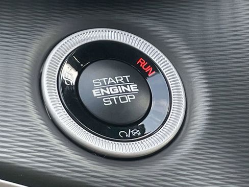 New 2025 Jeep Grand Cherokee L Altitude image 16