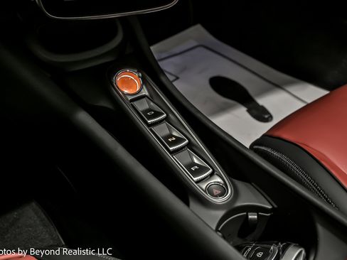 Used 2025 McLaren Artura Base image 33