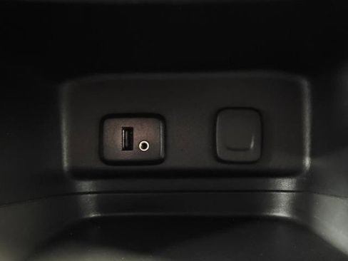 Used 2018 Chevrolet Equinox LT FWD image 26