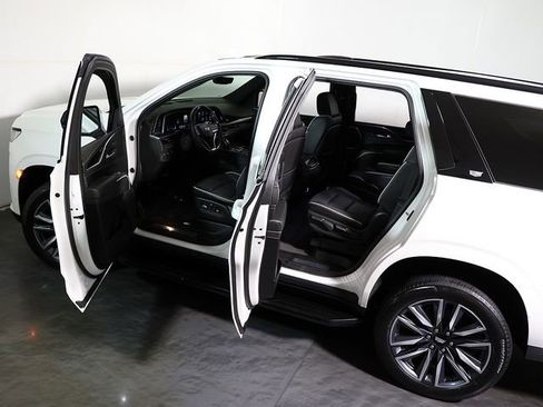Used 2022 Cadillac Escalade Sport w/ Heavy-Duty Trailer Package AWD/4WD image 5