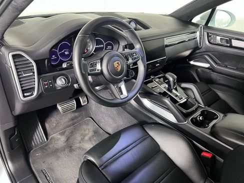 Used 2023 Porsche Cayenne Turbo AWD/4WD image 4