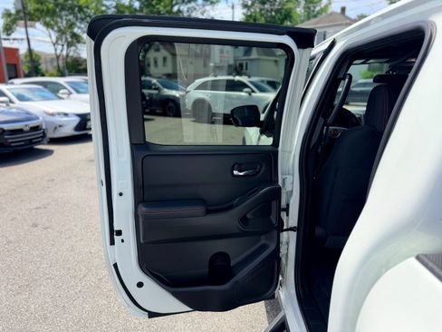 Used 2022 Nissan Frontier PRO-4X AWD/4WD image 16