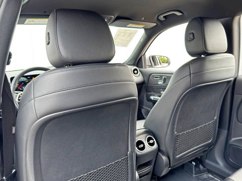 Used 2021 Mercedes-Benz GLB 250 4MATIC w/ Premium Package image 35