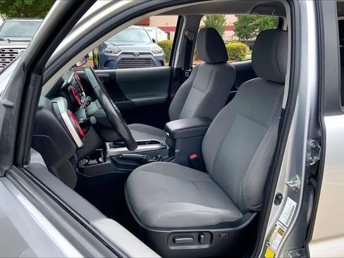Used 2021 Toyota Tacoma SR5 RWD image 8