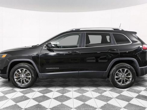 Used 2019 Jeep Cherokee Latitude Plus w/ Cold Weather Group AWD/4WD image 19