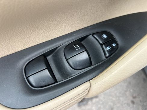 Used 2016 Nissan Rogue S image 11