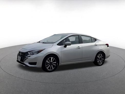 Used 2025 Nissan Versa SV FWD image 7