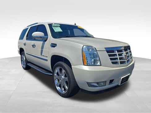 Used 2012 Cadillac Escalade Luxury image 4