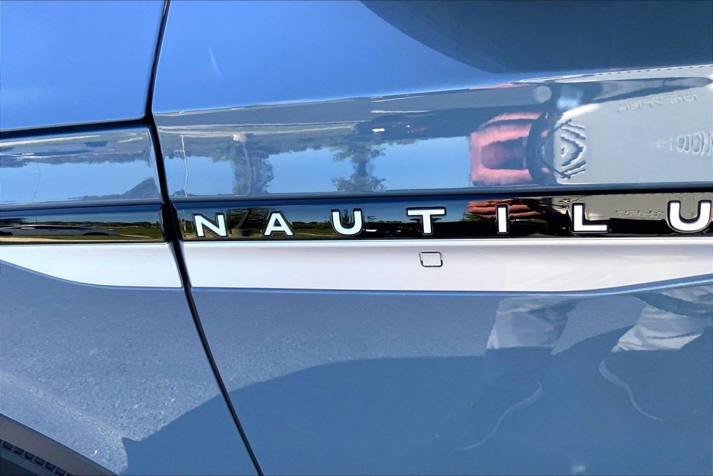 Used 2025 Lincoln Nautilus Premier w/ Equipment Group 102A AWD/4WD image 4