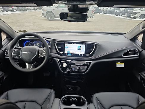 New 2026 Chrysler Pacifica Select image 13