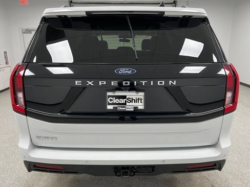 Used 2025 Ford Expedition Active AWD/4WD image 8