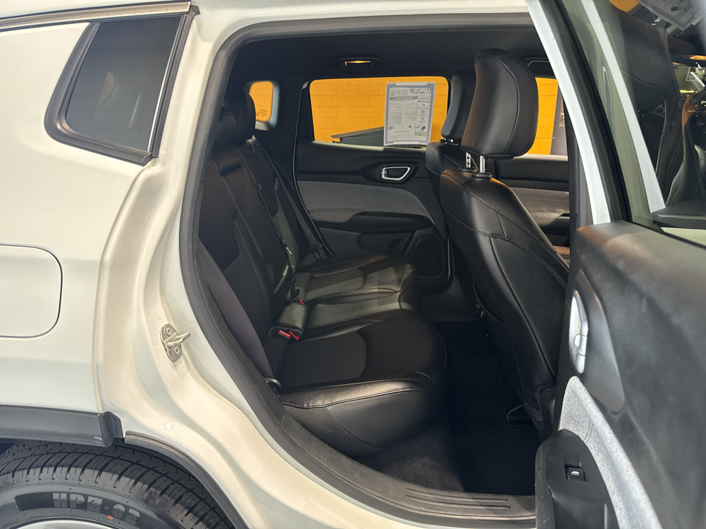 Used 2024 Jeep Compass Latitude AWD/4WD image 19