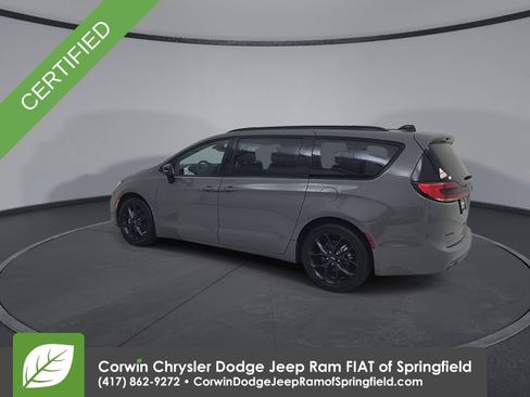 Certified 2025 Chrysler Pacifica Limited FWD image 10