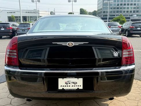 Used 2005 Chrysler 300 C w/ Cold Weather Group RWD image 6