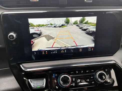 Used 2024 GMC Sierra 1500 AT4 w/ Technology Package AWD/4WD image 19