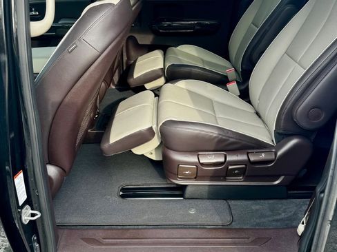 Used 2016 Kia Sedona SX Limited image 23