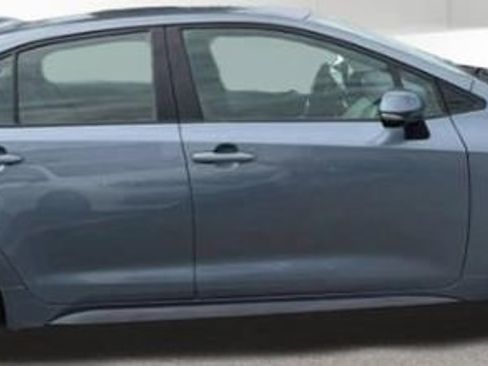 Used 2024 Toyota Corolla SE FWD image 2