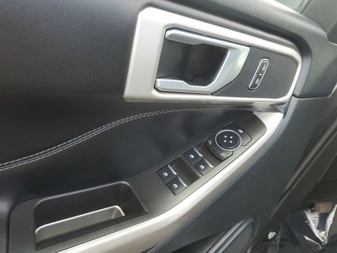 Used 2023 Ford Explorer XLT w/ Equipment Group 202A image 7