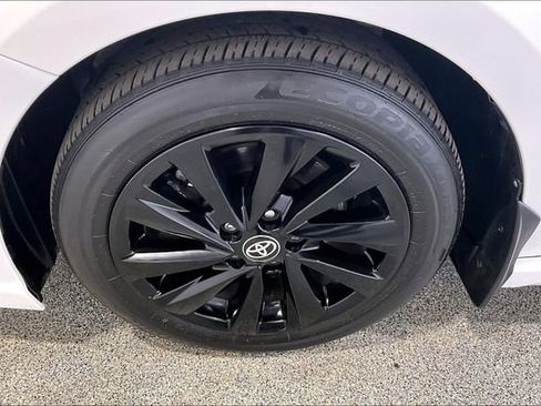 Used 2024 Toyota Camry SE image 35