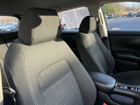 Certified 2023 Honda HR-V LX image 30