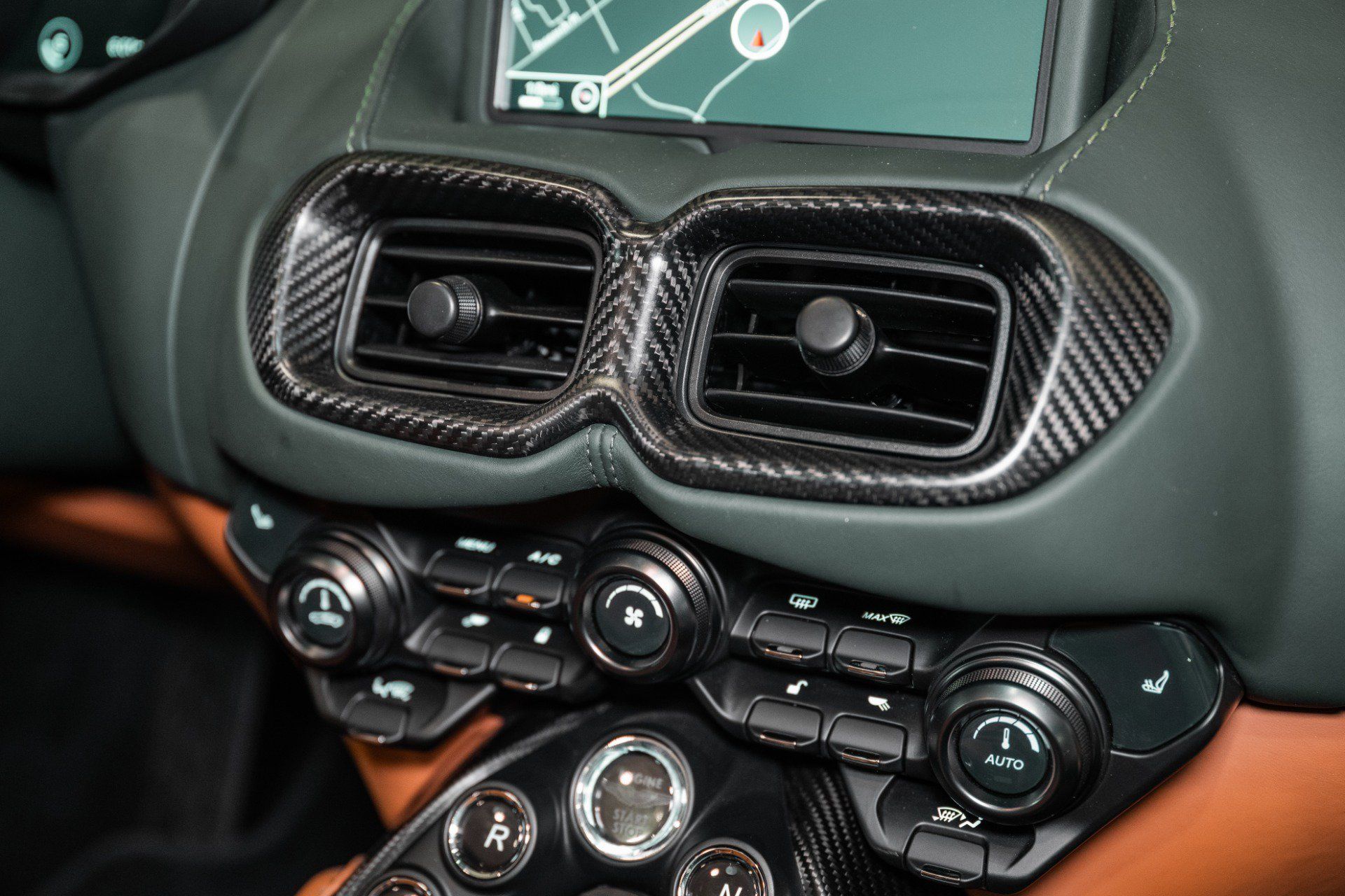 Used 2023 Aston Martin V12 Vantage Roadster RWD image 24