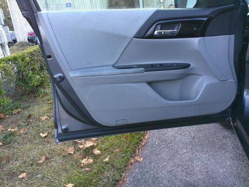 Used 2017 Honda Accord LX image 21