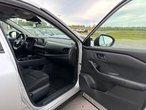 Used 2024 Nissan Rogue S image 29