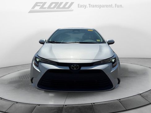 Used 2023 Toyota Corolla LE FWD image 2