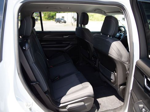Used 2023 Jeep Grand Cherokee L Laredo AWD/4WD image 23